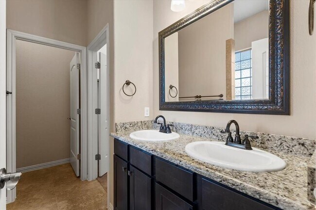 Building Photo - 105 Keo Keo Dr