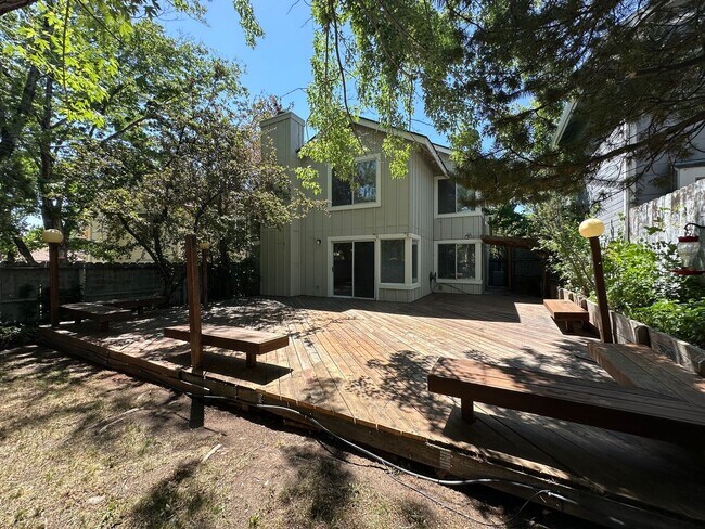 Building Photo - 2-Bedroom Home with Loft in Lakeridge Springs