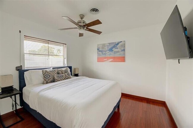 Building Photo - 1951 NW 33rd St