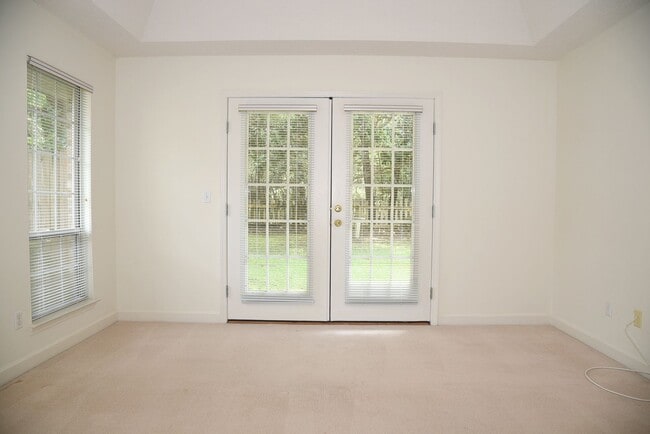 Building Photo - 4 bedroom in Parkwood Estates!
