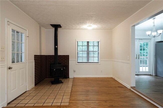 Building Photo - 2423 Falcon Ct