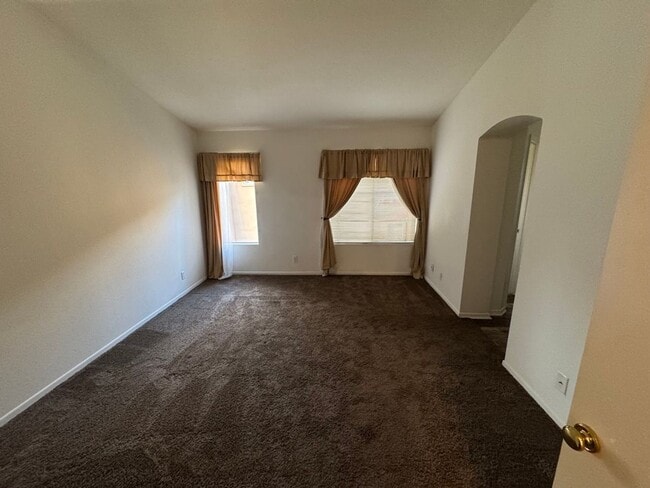 Building Photo - 3 Bedroom / 3 Bath Townhome Available Now! Chula Vista / San Miguel Ranch