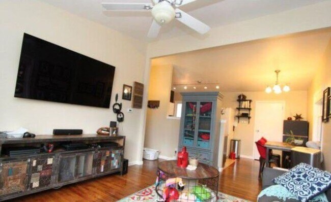 Building Photo - Updated 3 Bed Home with Vaulted Ceilings, Solar Panels & Large Corner Lot!