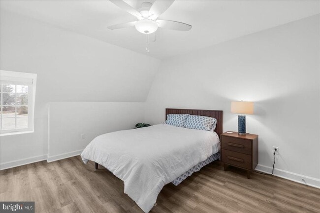 Building Photo - 380 Broadview Ave