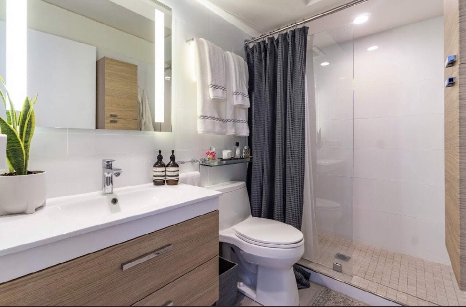 Master Bathroom - 1296 Kapiolani Blvd.