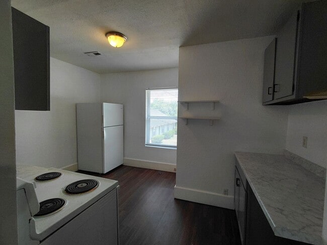Building Photo - Home in Rolla