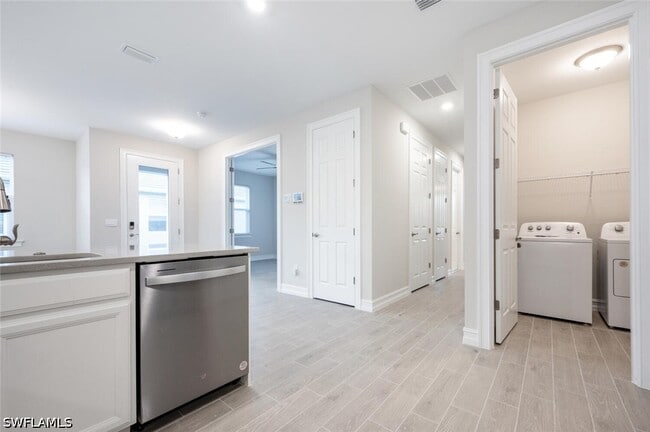 Building Photo - 1066 Enbrook Lp