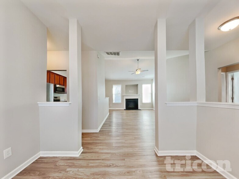 Building Photo - 1933 Pavilion Dr