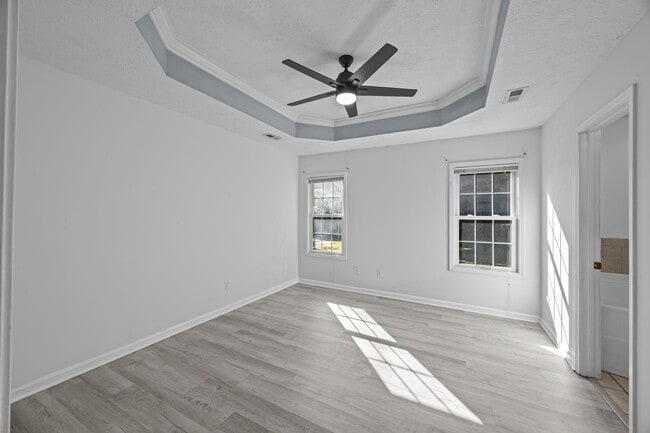 Building Photo - 335 Tall Pine Rd