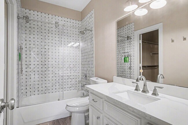 Building Photo - 15569 Crown Oaks Dr