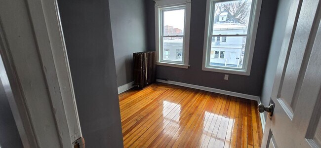 Building Photo - 221-221 Quail St