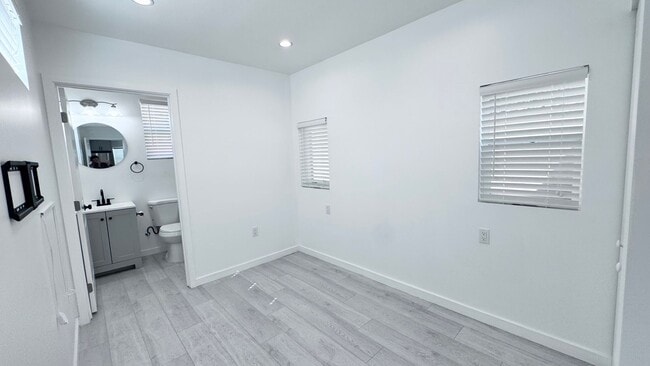 Building Photo - Charming Newly Renovated 1-Bedroom Home in...