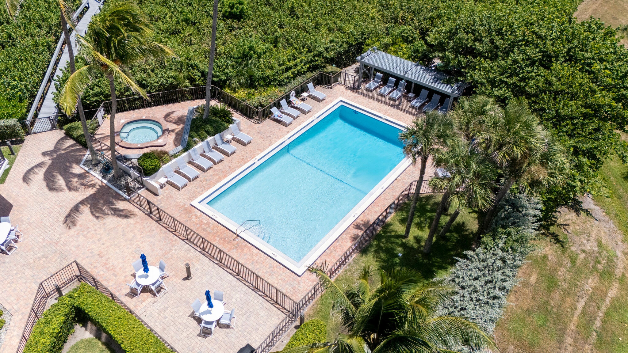 Pool & Jacuzzi next to beach access - 2800 N Highway A1A