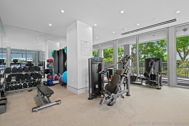 Building Photo - 435 Bayshore Dr