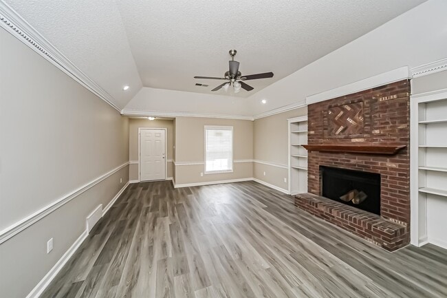 Building Photo - 6750 Lake Point Cir