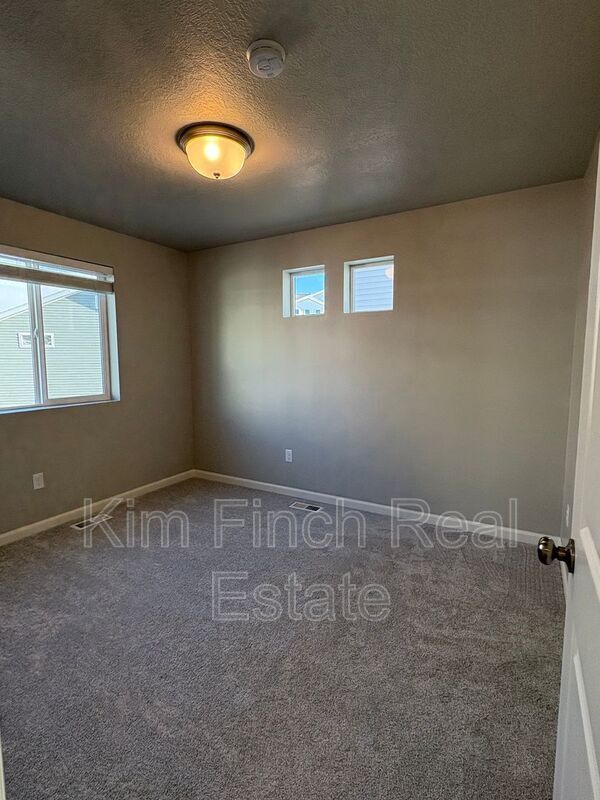 Building Photo - 56 E Portico Ln