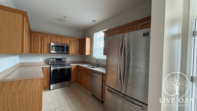 Building Photo - SUMMER MOVE-IN SPECIAL: $500 OFF 1st MONTH...
