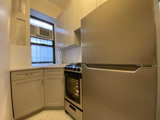 Primary Photo - 446 E 78th St