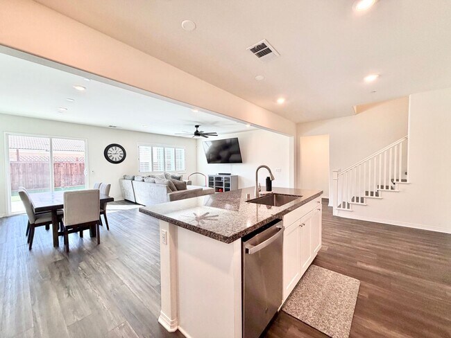 Building Photo - Spacious Heritage Lake Home with Solar & Main-Level Primary Suite