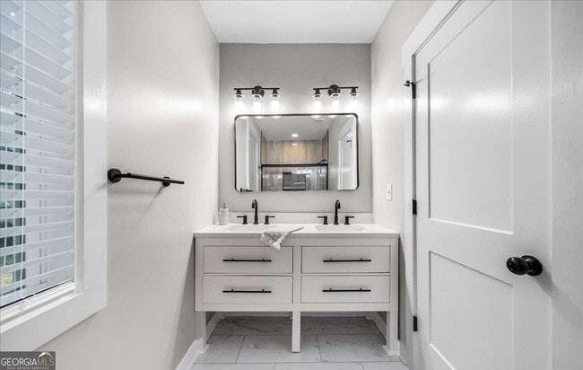 Building Photo - 1453 Lockwood Dr SW