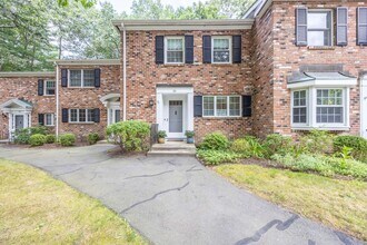 Building Photo - Spacious 2 Bedroom Townhouse in Tunxis Vil...