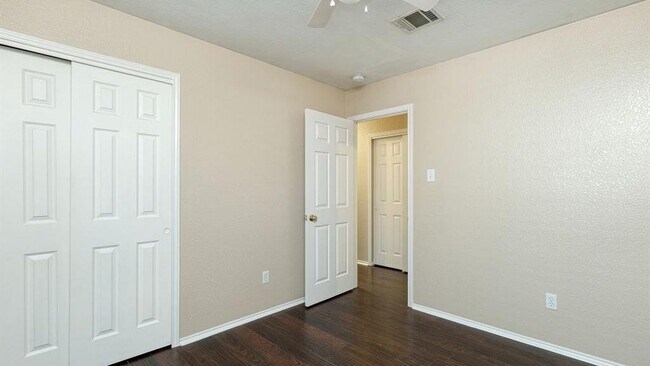 Building Photo - 124 Hunter Rex Way