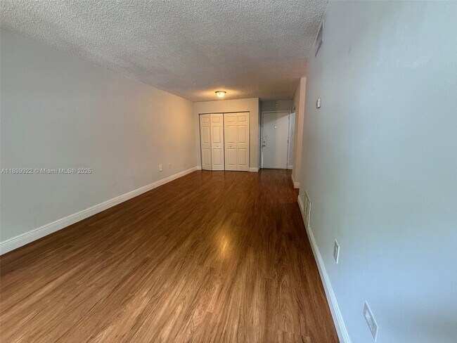 Building Photo - 17255 SW 95th Ave