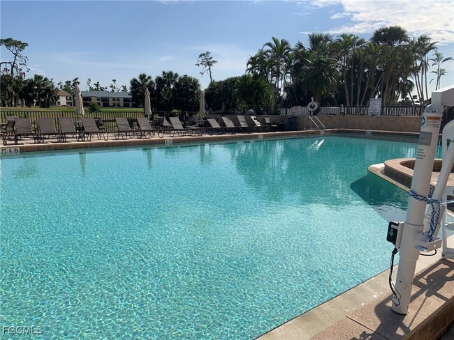 Building Photo - 17160 Hawks Nest