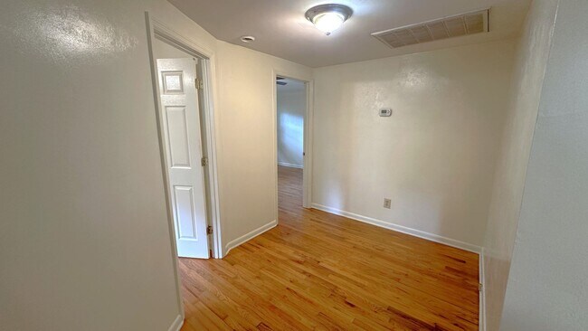 Building Photo - MIDTOWN 3/2 w/ Beautiful Wood Floors, Newer Paint, Inside Utility Area, & More! $1695/month Avail...