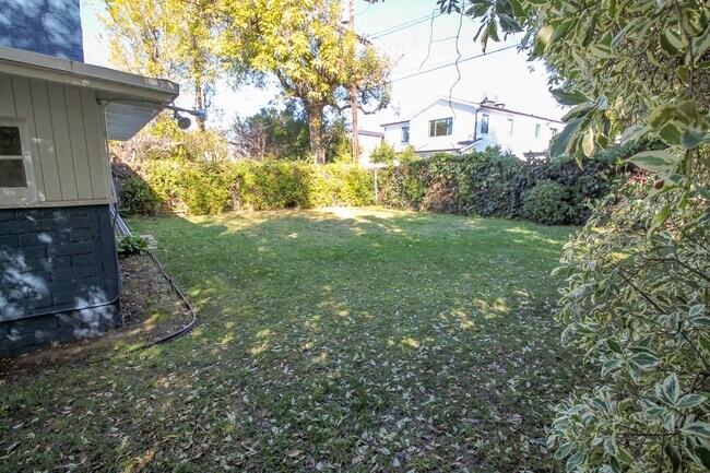 Building Photo - Remodeled 3-Bed Charmer Steps from Ventura Blvd