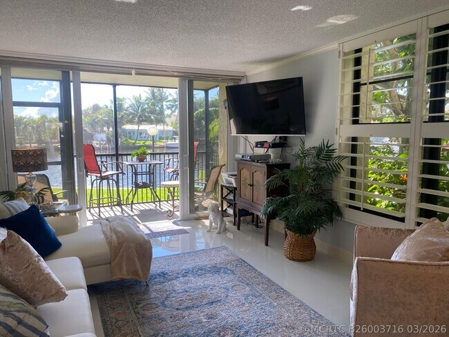 Building Photo - 14 Royal Palm Way
