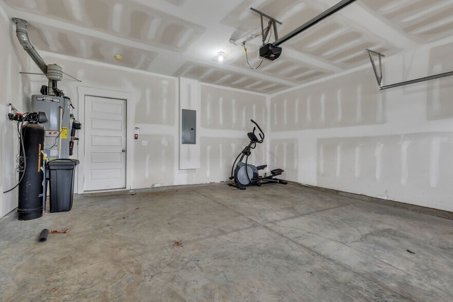 Building Photo - 1020 Baltusrol Ln