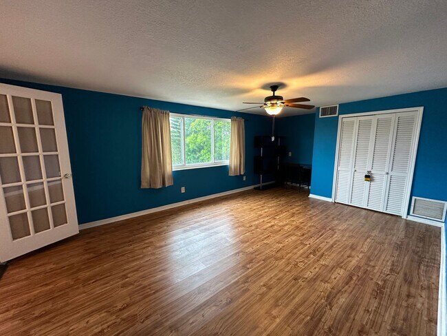 Building Photo - 3-Bedroom, 2-Bath Home Just Steps from the...