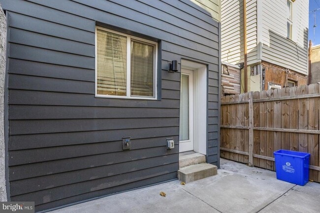 Building Photo - 912 Ellsworth St