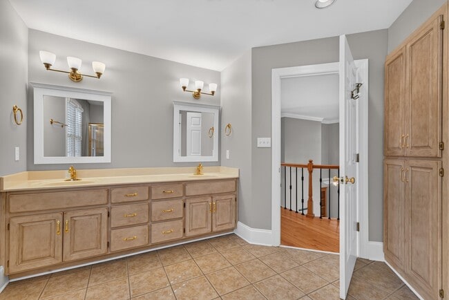 Building Photo - 113 7 Oaks Way