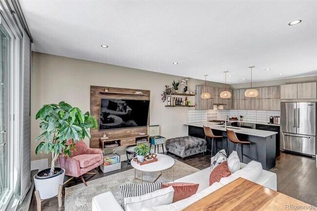 Building Photo - 2007 Eliot St