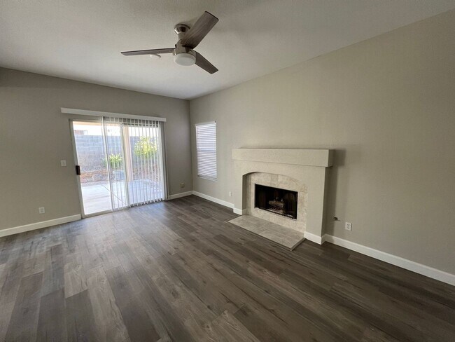 Building Photo - Newly Remodeled - Henderson