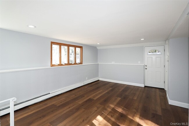 Building Photo - 91 Birchwood Park Dr