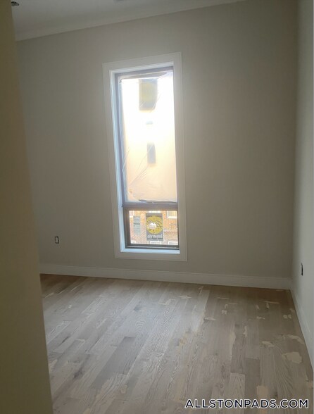 Building Photo - 16-18 Highgate St.