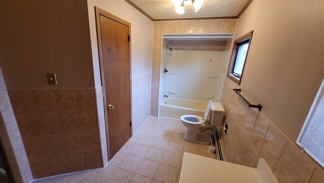 Bathroom - 624 Deacon St
