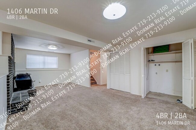 Building Photo - 1406 Martin Dr