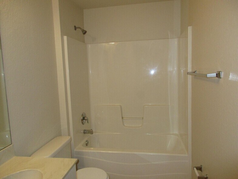 Building Photo - 1328 SE 8th Ave