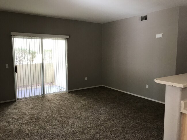 Building Photo - FANTASTIC GATED CONDO IN NW  WITH DETACHED...