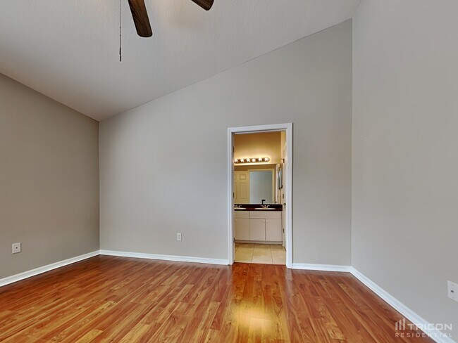 Building Photo - 24633 Laurel Ridge Dr