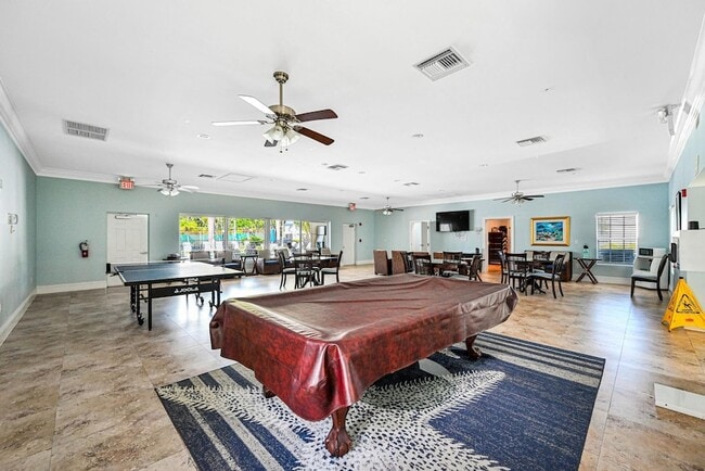 Building Photo - 6279 Bay Club Dr