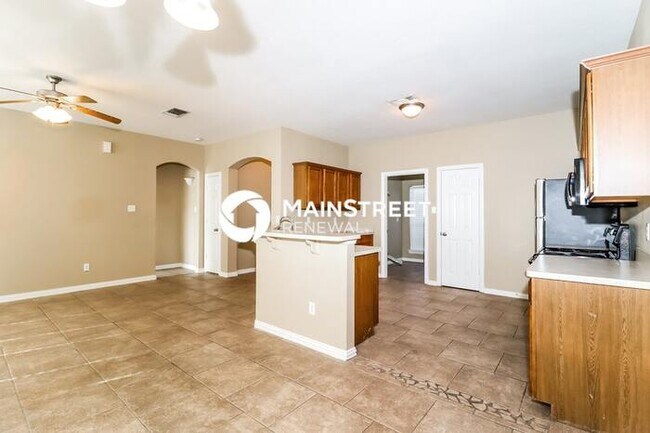 Building Photo - 3 Bedroom Pet-Friendly Home in Crowley, TX with Main Street Renewal