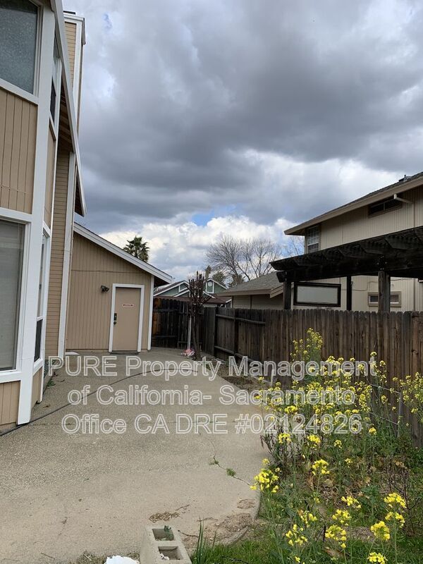 Building Photo - 5004 Hidden Meadow Way
