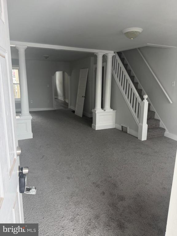 Building Photo - 104 W Elm St