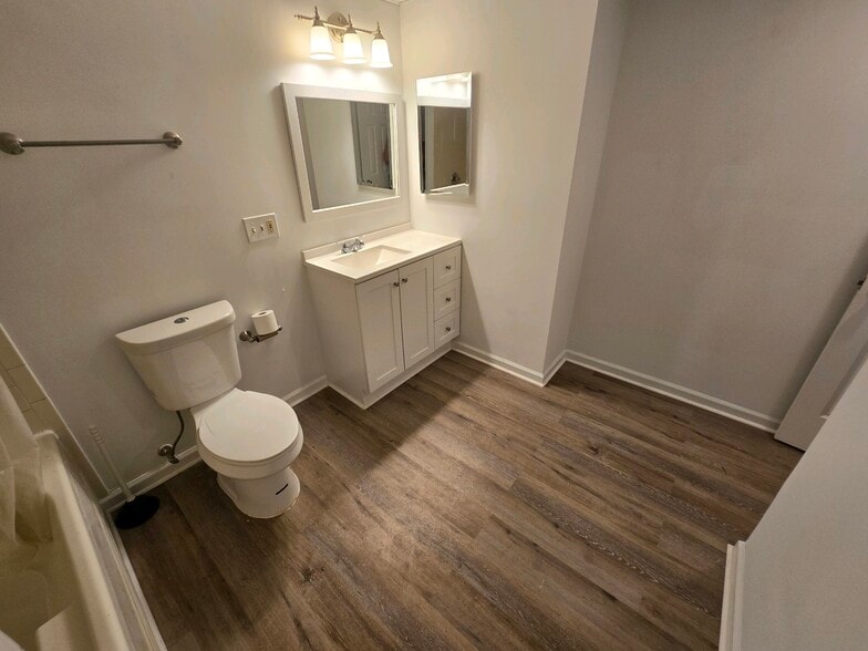 Bathroom (view 3) - 1685 Baltimore Annapolis Blvd