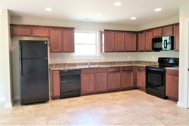 Building Photo - Home for Rent in Lincoln! COMING SOON!